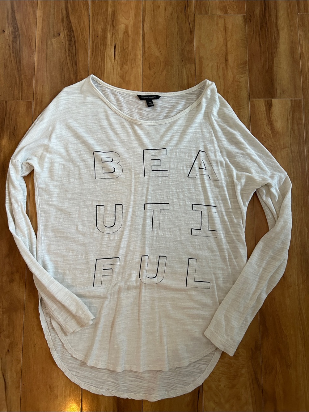 Banana republic long sleeve scoop tee - beautiful